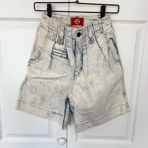 Buzics No Problem! Vintage Denim Acid Wash Mom Shorts size 5/6